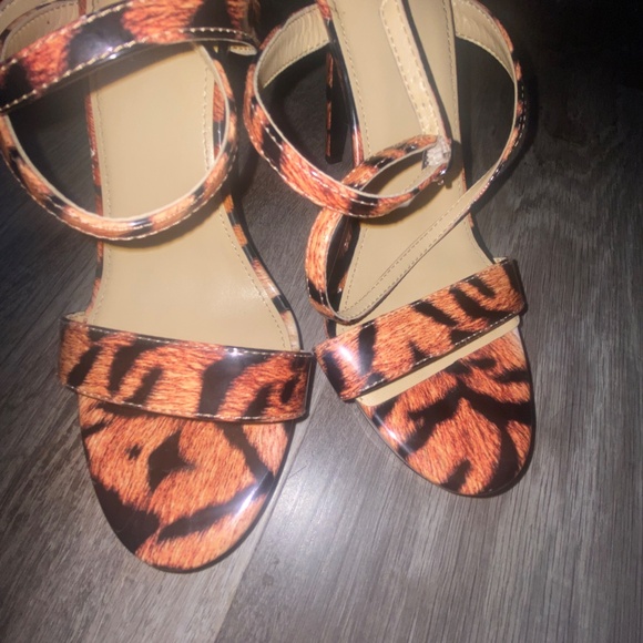 Guess Tarena Strappy Heels in Animal Print size 8M - Picture 6 of 14